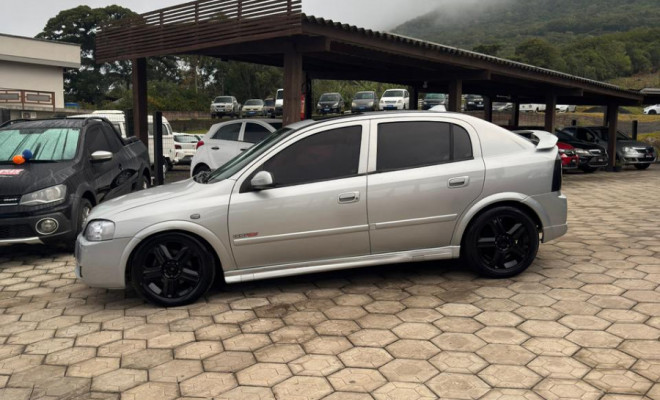 GM - Chevrolet Astra 2.0 8V/ CD 2.0 8V Hatchback 5p Mec 2003 Gasolina-0