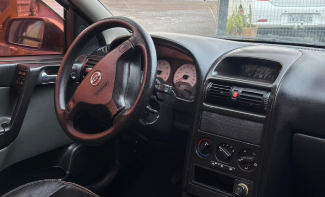 GM - Chevrolet Astra 2.0 8V/ CD 2.0 8V Hatchback 5p Mec 2003 Gasolina-4