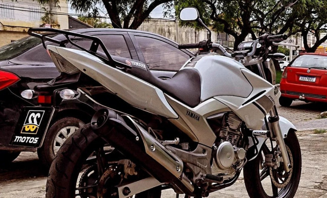 YAMAHA YS 250 FAZER/ FAZER L. EDITION /BLUEFLEX ano 2014-1