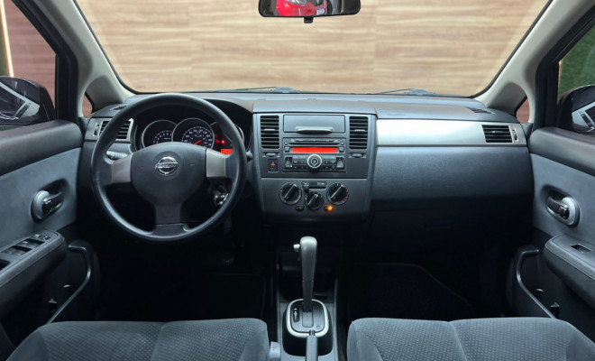 Nissan TIIDA Sedan 1.8 16V Flex Fuel 4p Aut. 2013 Flex-4