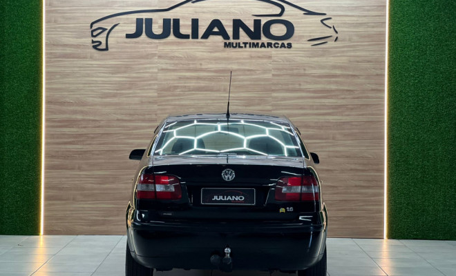 VW - VolksWagen Polo Sedan 1.6 Mi Total Flex 8V 4p 2006 Flex-13