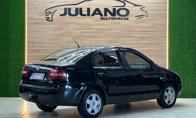 VW - VolksWagen Polo Sedan 1.6 Mi Total Flex 8V 4p 2006 Flex-1