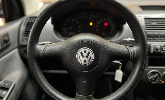 VW - VolksWagen Polo Sedan 1.6 Mi Total Flex 8V 4p 2006 Flex-7