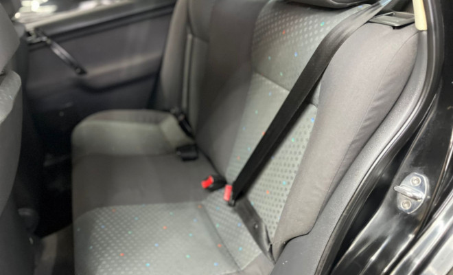 VW - VolksWagen Polo Sedan 1.6 Mi Total Flex 8V 4p 2006 Flex-9