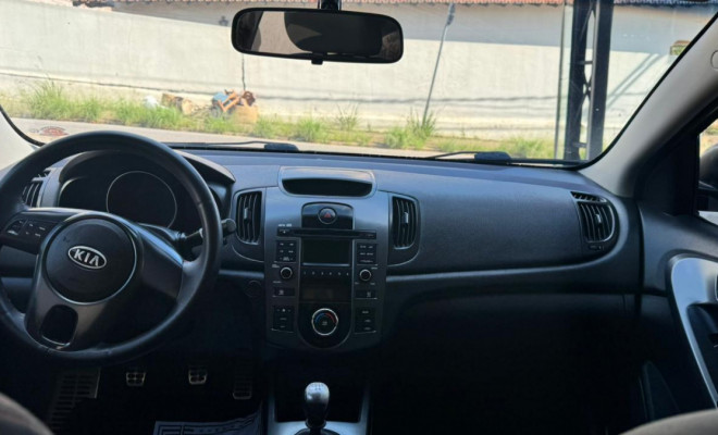 Kia Motors Cerato 1.6 16V Mec. 2010 Gasolina-7