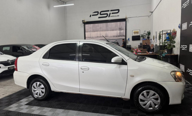 Toyota ETIOS XS Sedan 1.5 Flex 16V 4p Aut. 2017 Flex-10