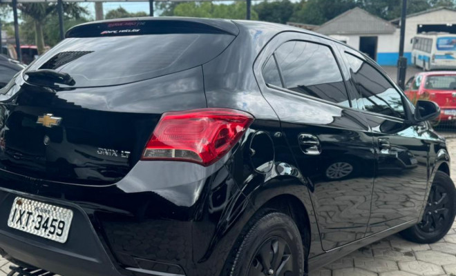 GM - Chevrolet ONIX HATCH LT 1.0 8V FlexPower 5p Mec. 2017 Flex-5