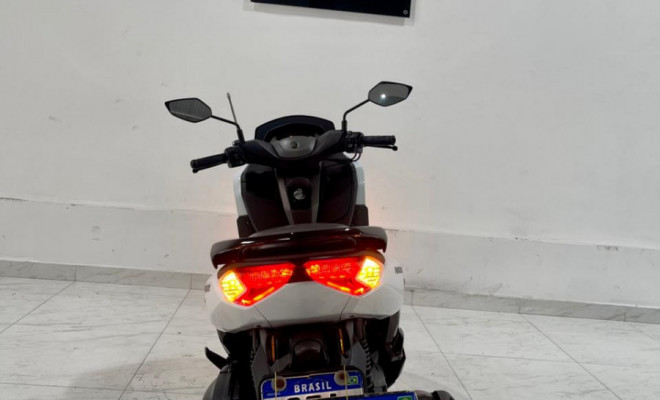 YAMAHA NMAX 160 2022 Gasolina-12