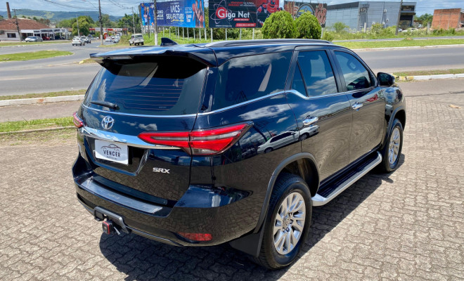 Toyota Hilux SW4 SRX 4x4 2.8 TDI 16V Dies. Aut. - 2021-1