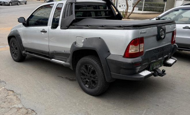 Fiat Strada Adventure 1.8/ 1.8 LOCKER Flex CE 2011 Flex-2