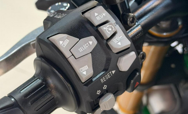 KAWASAKI Z 900 R Edition 2026 Gasolina-12