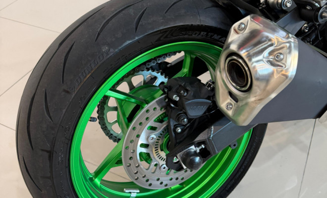 KAWASAKI Z 900 R Edition 2026 Gasolina-15