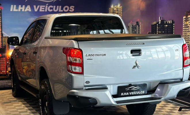 Mitsubishi L200 Tri. Outd. GLX 2.4 CD 4x4 Die. Mec. 2022 Diesel-14