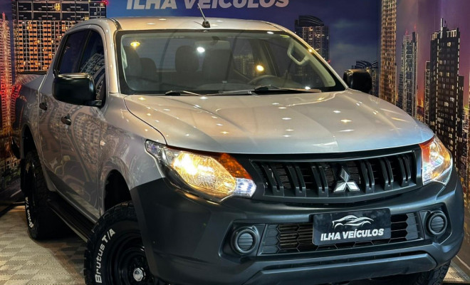 Mitsubishi L200 Tri. Outd. GLX 2.4 CD 4x4 Die. Mec. 2022 Diesel-1