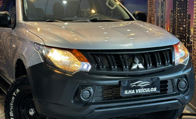 Mitsubishi L200 Tri. Outd. GLX 2.4 CD 4x4 Die. Mec. 2022 Diesel-2