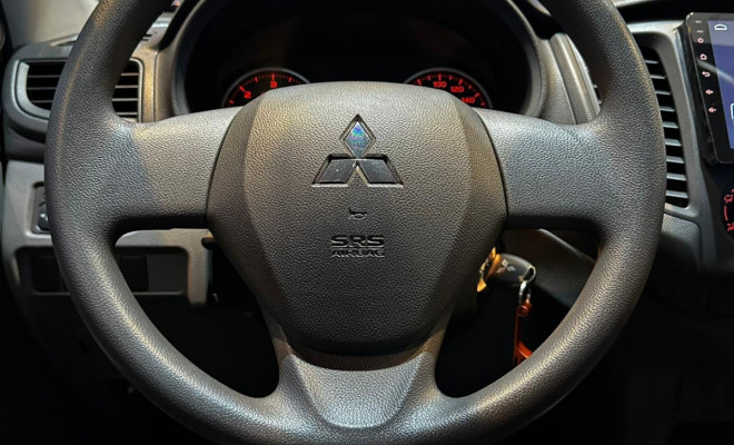 Mitsubishi L200 Tri. Outd. GLX 2.4 CD 4x4 Die. Mec. 2022 Diesel-6