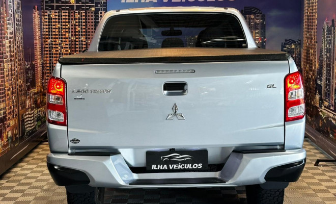 Mitsubishi L200 Tri. Outd. GLX 2.4 CD 4x4 Die. Mec. 2022 Diesel-13