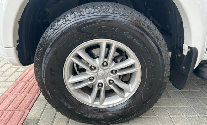 Mitsubishi L200 Triton HPE 3.2 CD TB Int.Diesel Aut 2015 Diesel-12