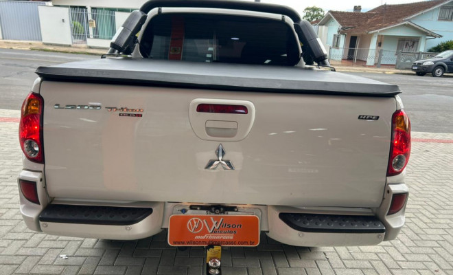 Mitsubishi L200 Triton HPE 3.2 CD TB Int.Diesel Aut 2015 Diesel-3