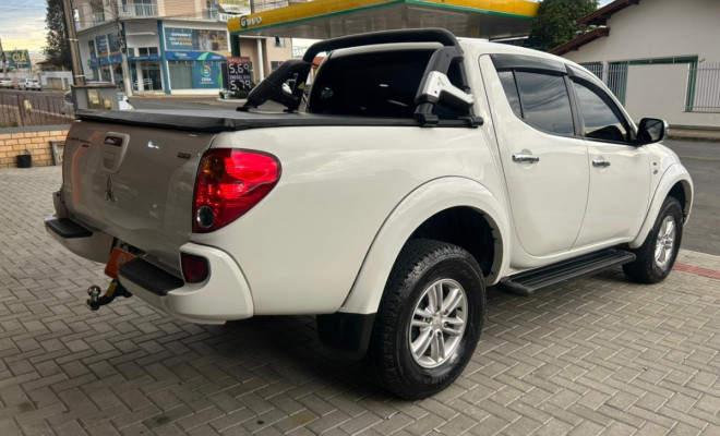 Mitsubishi L200 Triton HPE 3.2 CD TB Int.Diesel Aut 2015 Diesel-2