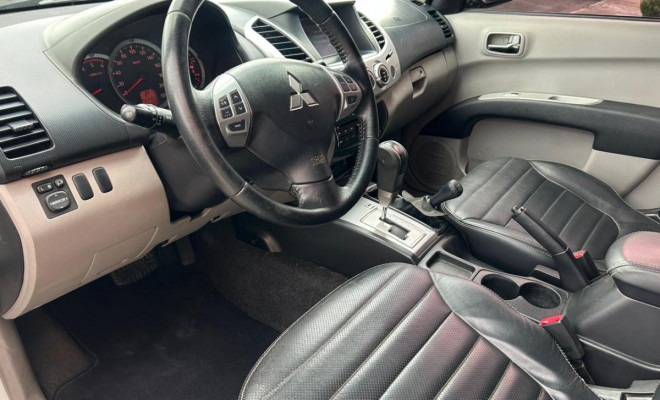 Mitsubishi L200 Triton HPE 3.2 CD TB Int.Diesel Aut 2015 Diesel-10