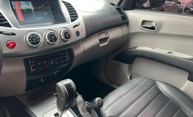 Mitsubishi L200 Triton HPE 3.2 CD TB Int.Diesel Aut 2015 Diesel-8