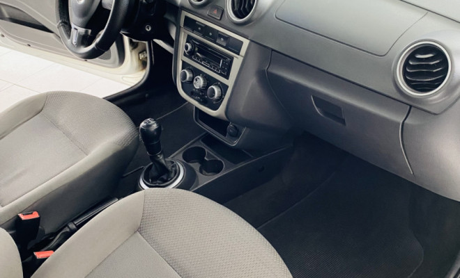 VW - VolksWagen VOYAGE 1.0/1.0 City Mi Total Flex 8V 4p 2013 Flex-8