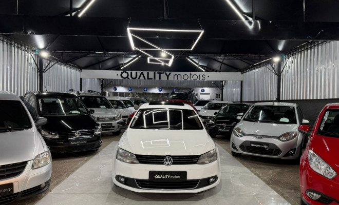 VW - VolksWagen JETTA Highline 2.0 TSI 16V 4p Tiptronic 2014 Gasolina-0