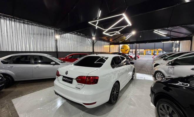 VW - VolksWagen JETTA Highline 2.0 TSI 16V 4p Tiptronic 2014 Gasolina-2