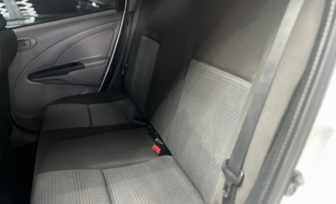 Toyota ETIOS XS Sedan1.5 Flex 16V 4p Mec. 2013 Flex-8