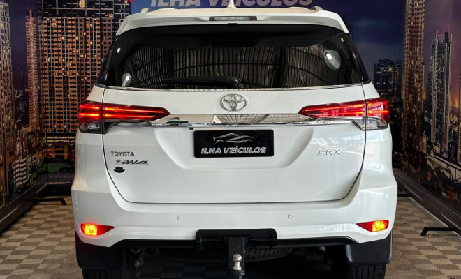 Toyota Hilux SW4 SRX 4x4 2.8 TDI 16V Dies. Aut. 2020 Diesel-16