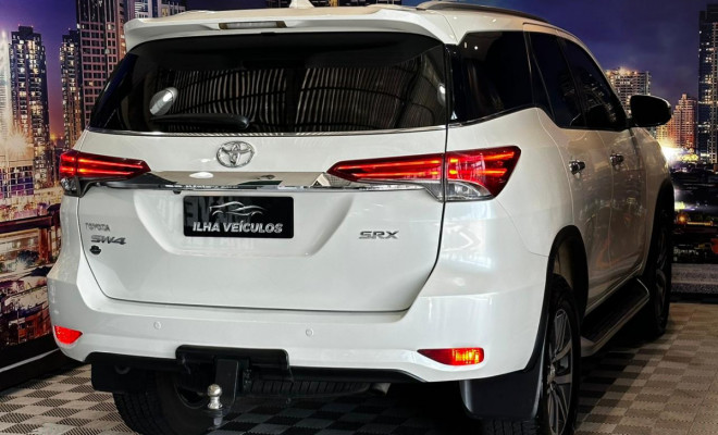 Toyota Hilux SW4 SRX 4x4 2.8 TDI 16V Dies. Aut. 2020 Diesel-15