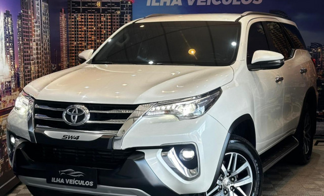 Toyota Hilux SW4 SRX 4x4 2.8 TDI 16V Dies. Aut. 2020 Diesel