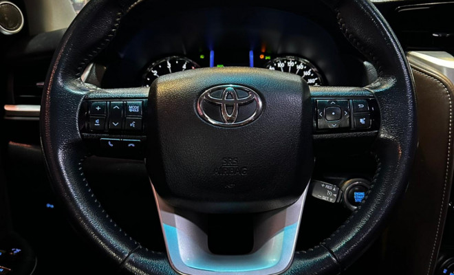 Toyota Hilux SW4 SRX 4x4 2.8 TDI 16V Dies. Aut. 2020 Diesel-6