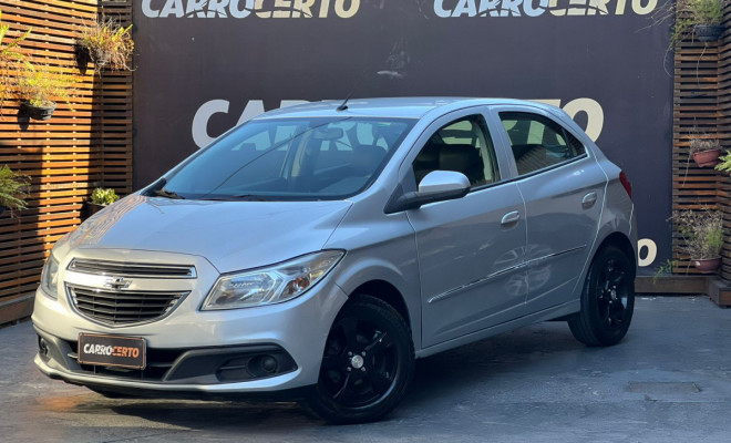 GM - Chevrolet ONIX HATCH LT 1.0 Mec. 2013 Flex   100% FINANCIADO