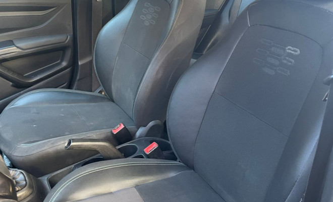 GM - Chevrolet ONIX HATCH LT 1.0 Mec. 2013 Flex   100% FINANCIADO-6