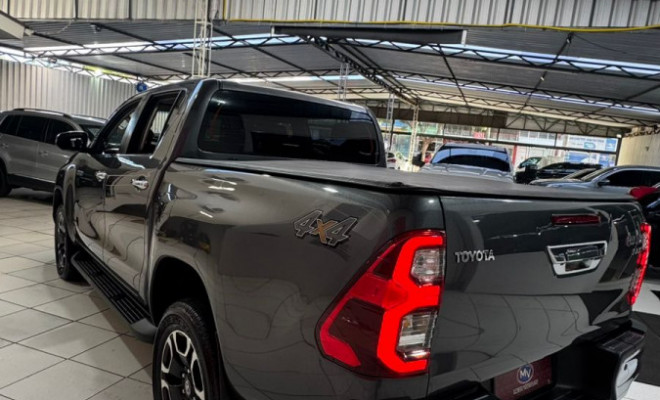 Toyota Hilux CD SRX 4x4 2.8 TDI 16V Diesel Aut. 2024 Diesel-4