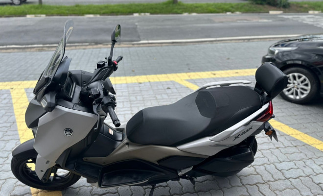 YAMAHA XMAX 250 CONNECTED  2025 Gasolina-1