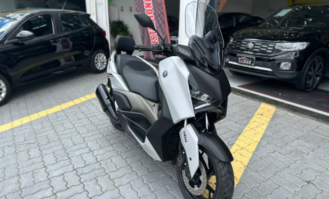 YAMAHA XMAX 250 CONNECTED  2025 Gasolina-3