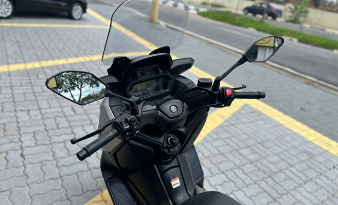 YAMAHA XMAX 250 CONNECTED  2025 Gasolina-4