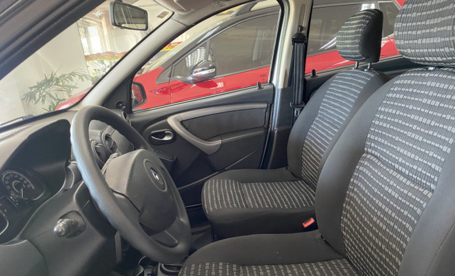 Renault SANDERO Expression 1.6 8V 2013-8