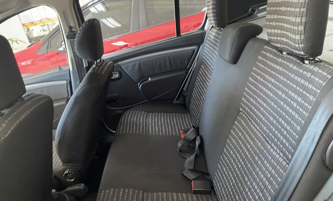 Renault SANDERO Expression 1.6 8V 2013-10