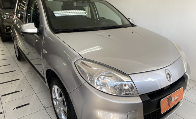 Renault SANDERO Expression 1.6 8V 2013-1