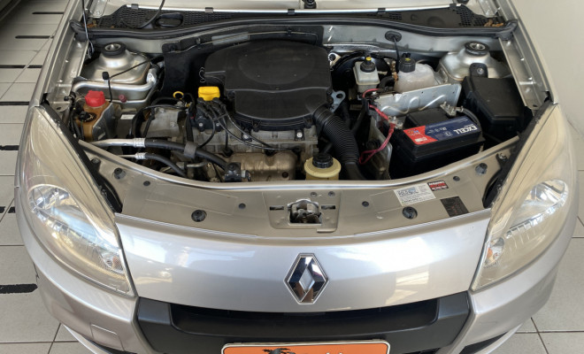 Renault SANDERO Expression 1.6 8V 2013-15
