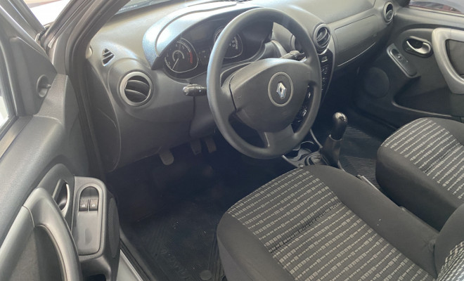 Renault SANDERO Expression 1.6 8V 2013-5