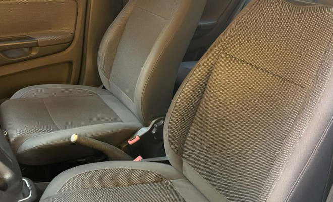 VW - VolksWagen Fox 1.6  2011 Flex   ÓTIMO PARA SEU DIA A DIA-6