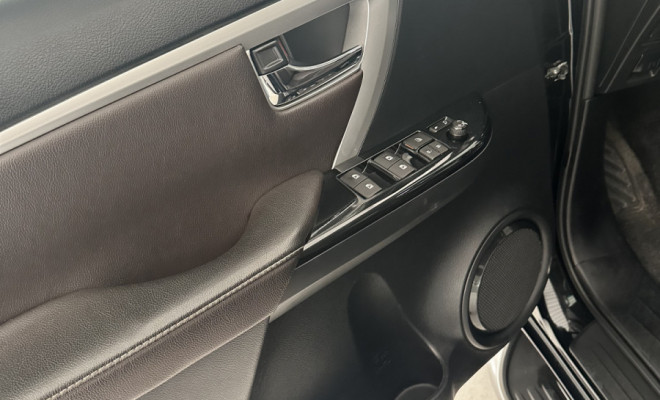 Toyota Hilux SW4 SRX 4x4 2.8 TDI 16V Dies. Aut. 2020 Diesel-3