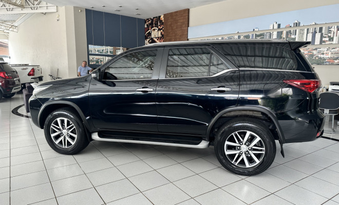 Toyota Hilux SW4 SRX 4x4 2.8 TDI 16V Dies. Aut. 2020 Diesel-0