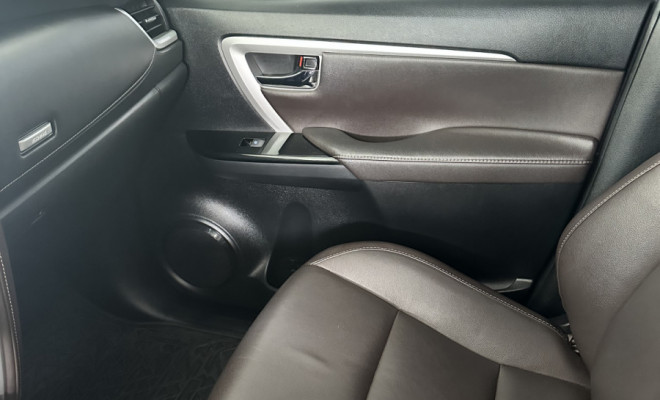 Toyota Hilux SW4 SRX 4x4 2.8 TDI 16V Dies. Aut. 2020 Diesel-10