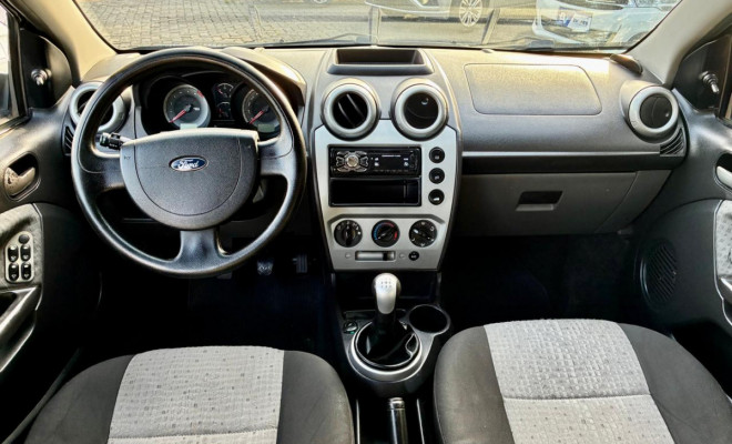 Ford Fiesta Sed. 1.6 8V - 2011-4